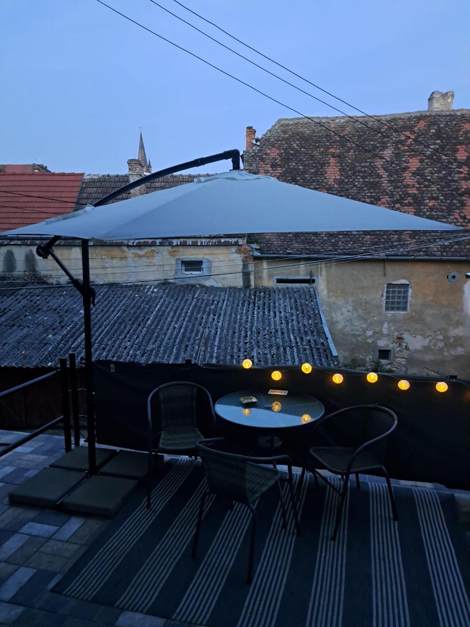 Free Garage In The Center-Delicia 4 Studio! Hermannstadt Exterior foto